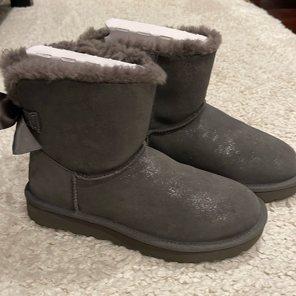Never worn UGG boots Mini Bailey Bow Glimmer size 7. Original box. - Picture 1 of 4